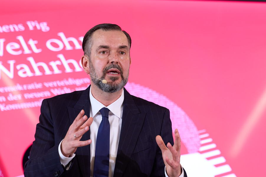 Buchpräsentation „Welt ohne Wahrheit“ — Foto 6